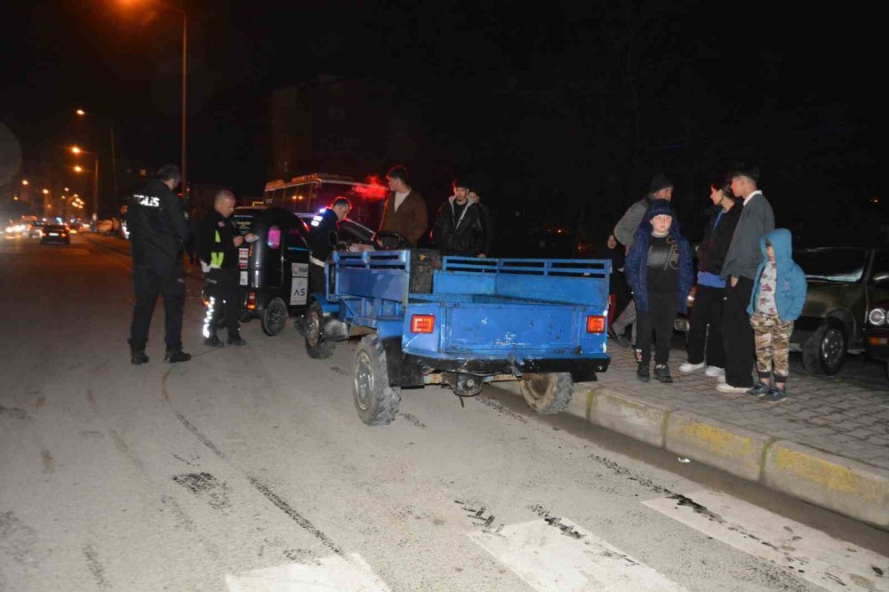 orduda feci kaza otomobil tarim aracina carpti 0 zSQgrZqy