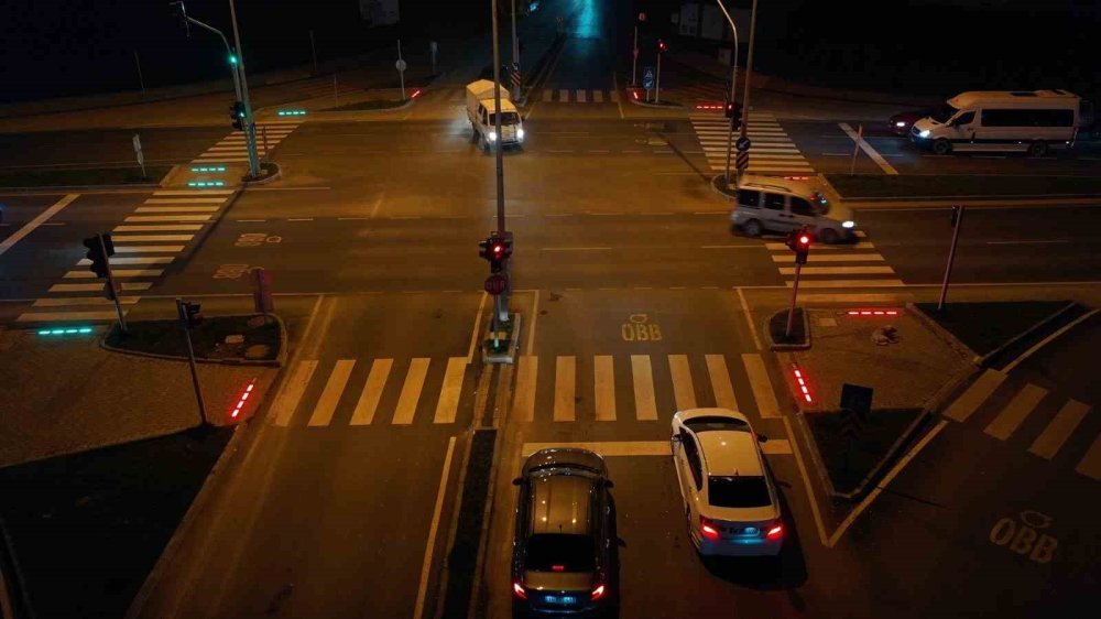 orduda yaya guvenligi icin ledli sistem devrede 3 rhOb1ZKy