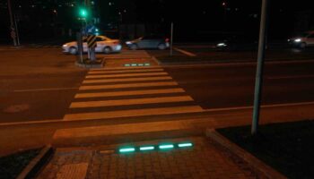 orduda yaya guvenligi icin ledli sistem devrede YDlrPq9F