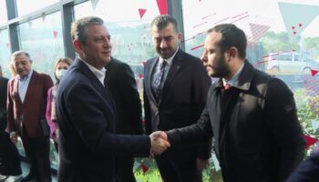 ozgur ozel pm uyeleri ile istanbul il baskanliginda bir araya geldi Ls8YmgGI