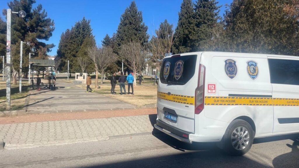 parkta kadini vuran eski esi cikti rhnhlKXk