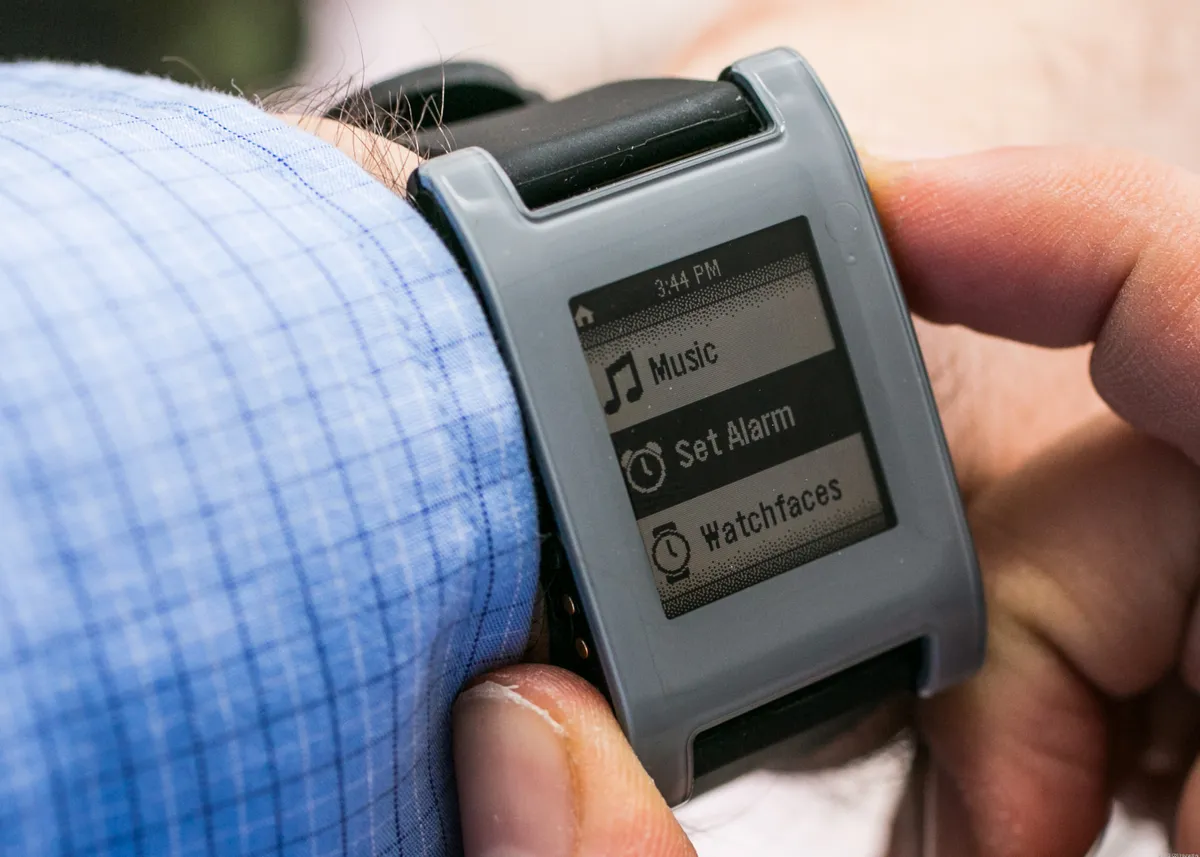 pebble akilli saatleri sahnelere donuyor 0 EuJLEpL2