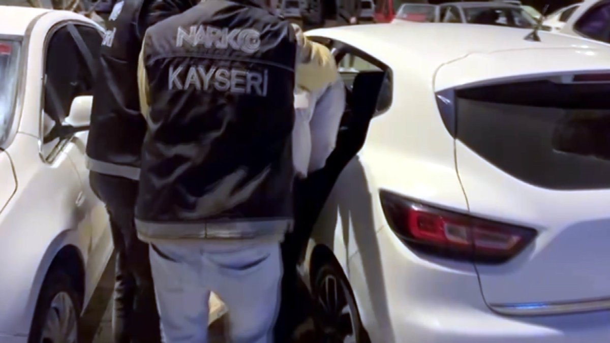 polis zehir tacirlerini kiskivrak yakaladi 2 wH2XY2fL