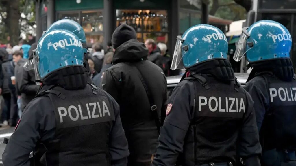 romada ortalik karisti taraftarlar ortaligi savas alanina cevirdi kqzWC38R