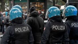 romada ortalik karisti taraftarlar ortaligi savas alanina cevirdi kqzWC38R