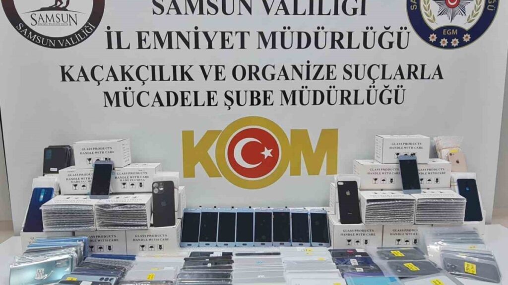 samsunda yuzlerce gumruk kacagi telefon parcasi ele gecirildi 6SNCxvmV