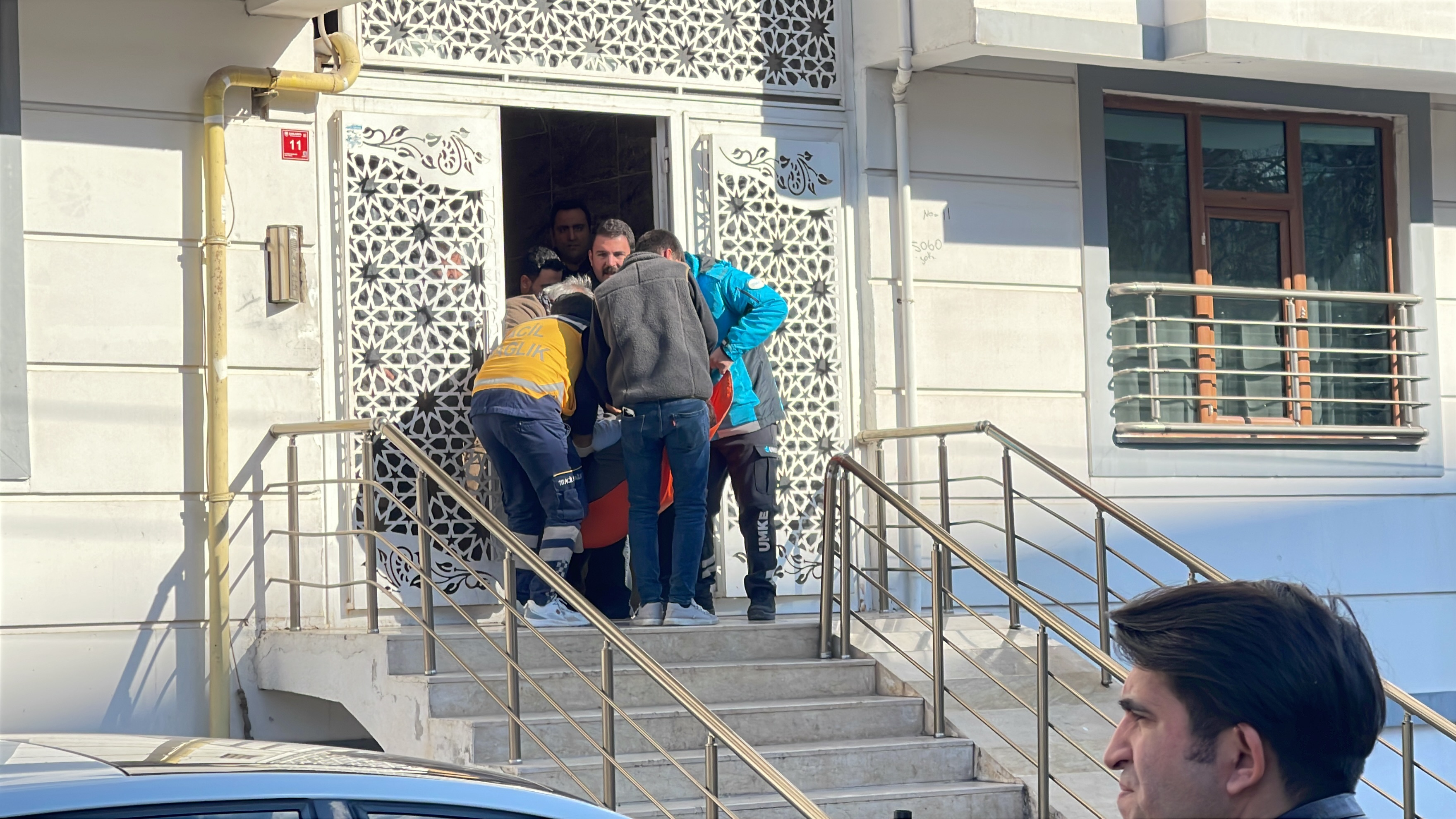 sanliurfada cinnet getiren anne 2 kizini katledip intihar etti altinlarini komsusuna birakti 11 MKX5D6AI