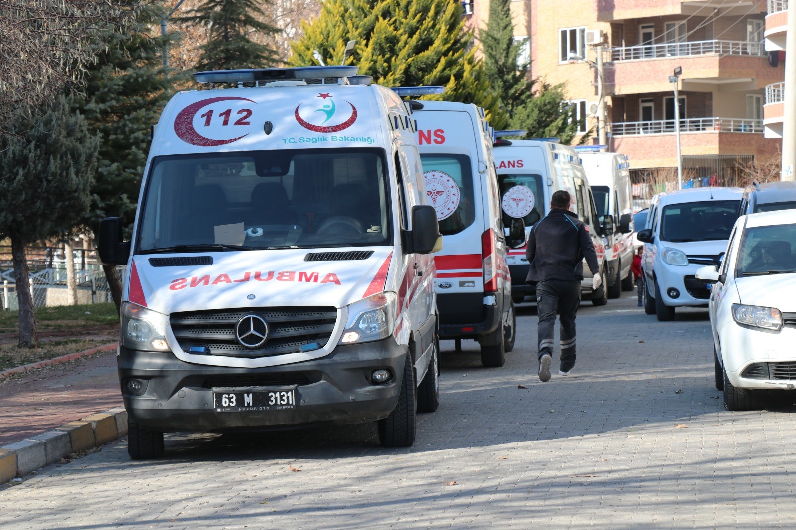 sanliurfada cinnet getiren anne 2 kizini katledip intihar etti altinlarini komsusuna birakti 2 APM8u6Lv