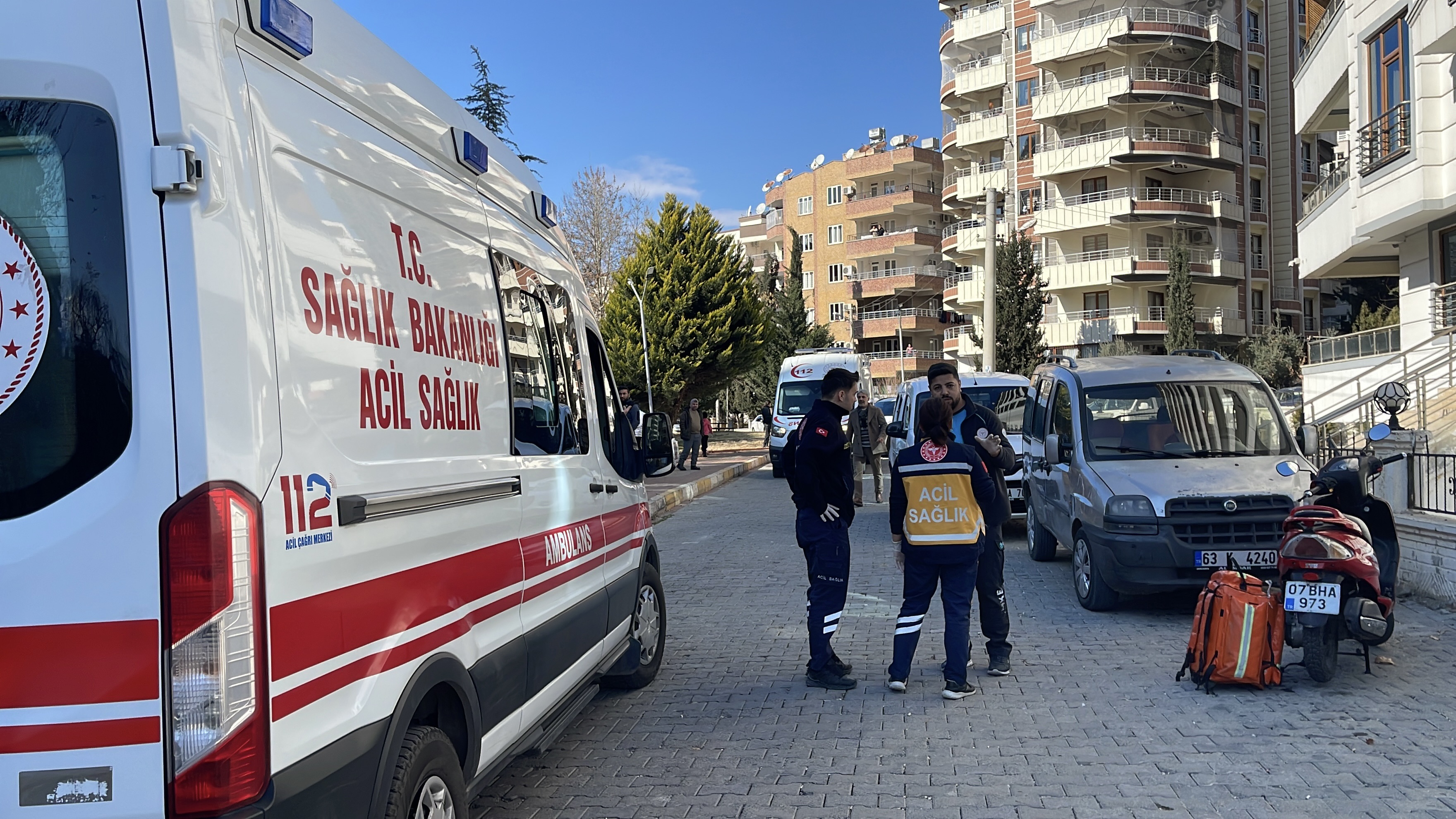 sanliurfada cinnet getiren anne 2 kizini katledip intihar etti altinlarini komsusuna birakti 7 Hglt9dAb