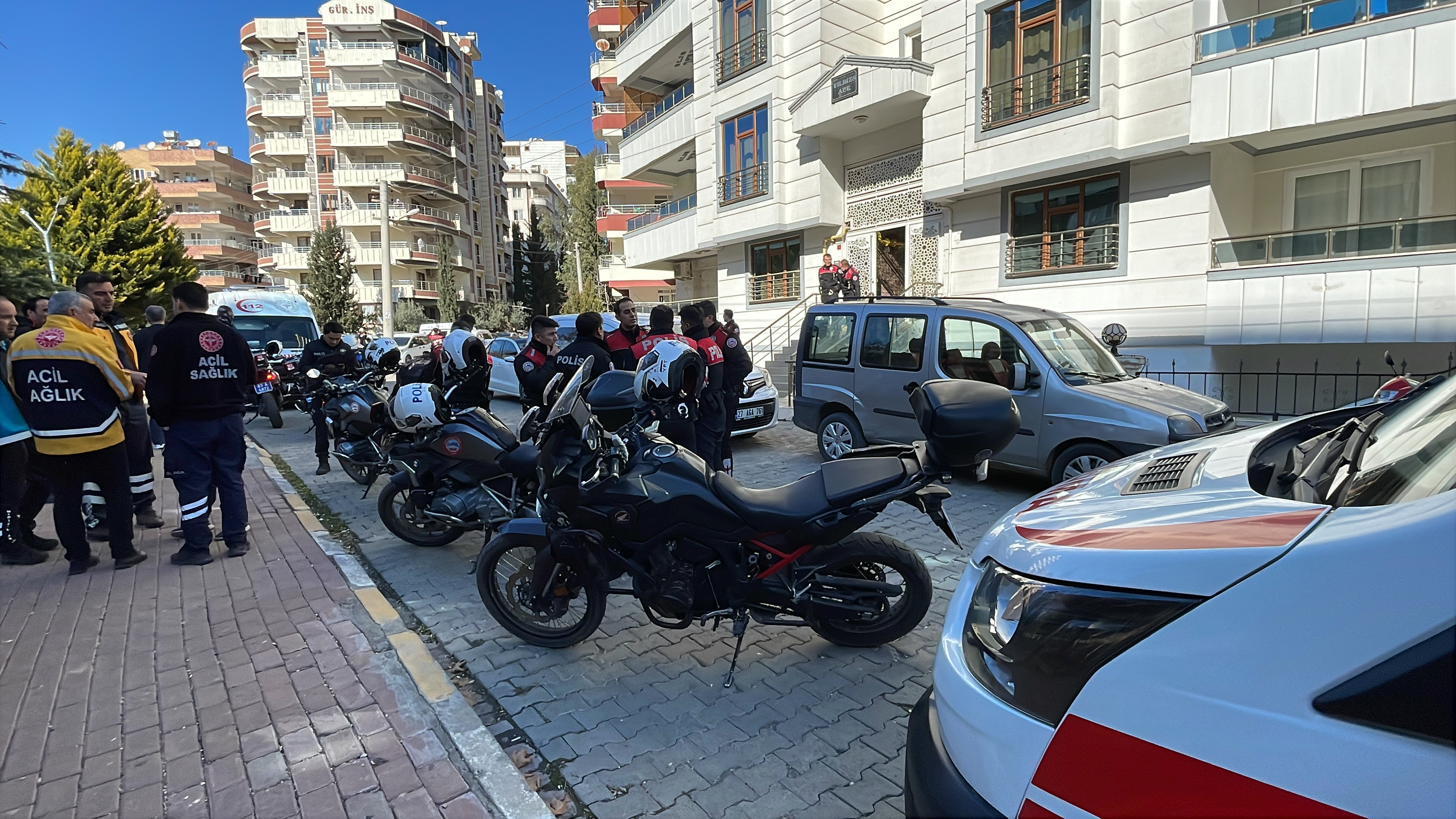 sanliurfada cinnet getiren anne 2 kizini katledip intihar etti altinlarini komsusuna birakti 9 J1jnTIbi
