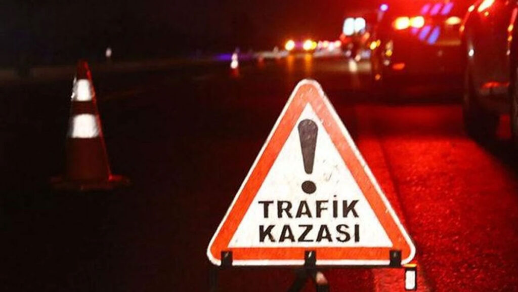 sariyerde feci kaza otomobille carpisan motordaki kurye hayatini kaybetti kMxcm1ij