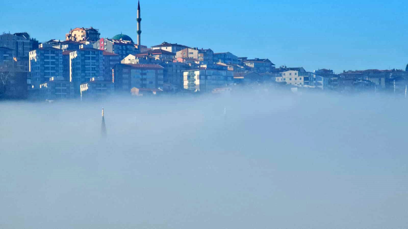 sehir siste kayboldu mesafe 20 metreye dustu gorenler saskina dondu 1 wD8EHsOC