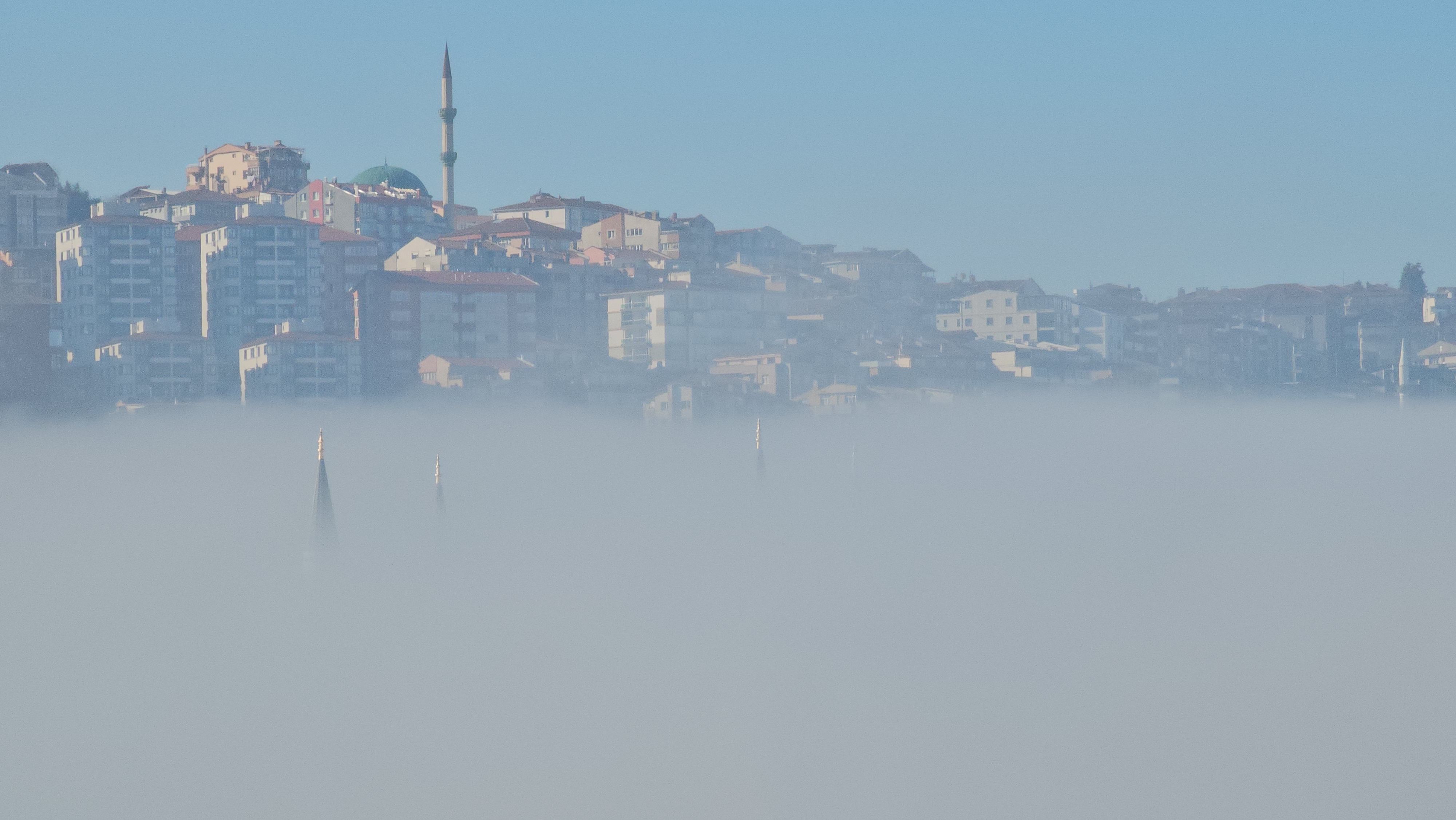 sehir siste kayboldu mesafe 20 metreye dustu gorenler saskina dondu 10 VrFwXjpr