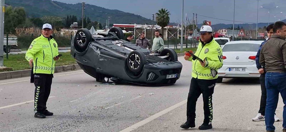 seydikemerdeki kazada iki arac takla atti 0 IdDEqE7t