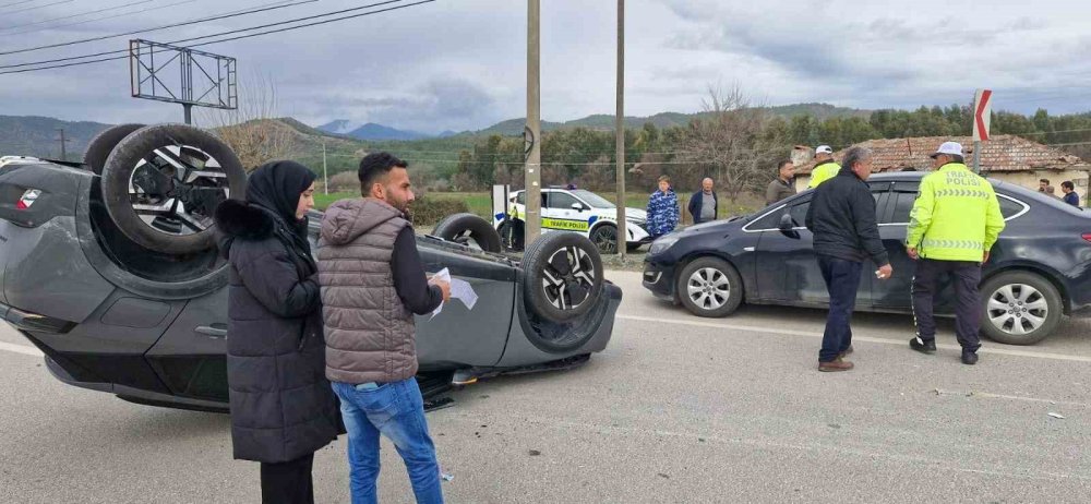 seydikemerdeki kazada iki arac takla atti 3 WVRw9vp1