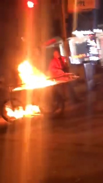seyyar satici dehset sacti alev topuna donen tezgah kamerada 0 IpQjkQA5