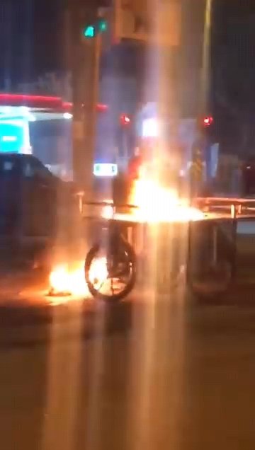 seyyar satici dehset sacti alev topuna donen tezgah kamerada 1 aTqvnXBh