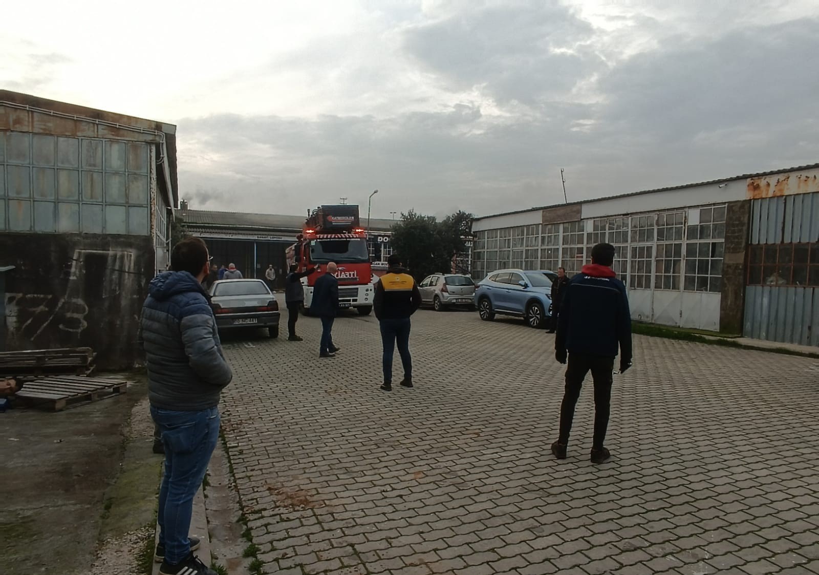 sobaya tiner doktu cayir cayir yandi imdadina komsusu yetisti 3 3yInTB6s