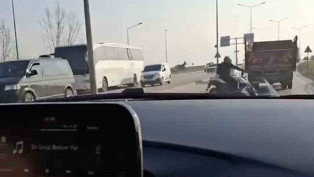 sosyal medya icin goruntu cekerken kazayi cekti Ut9b4gYF