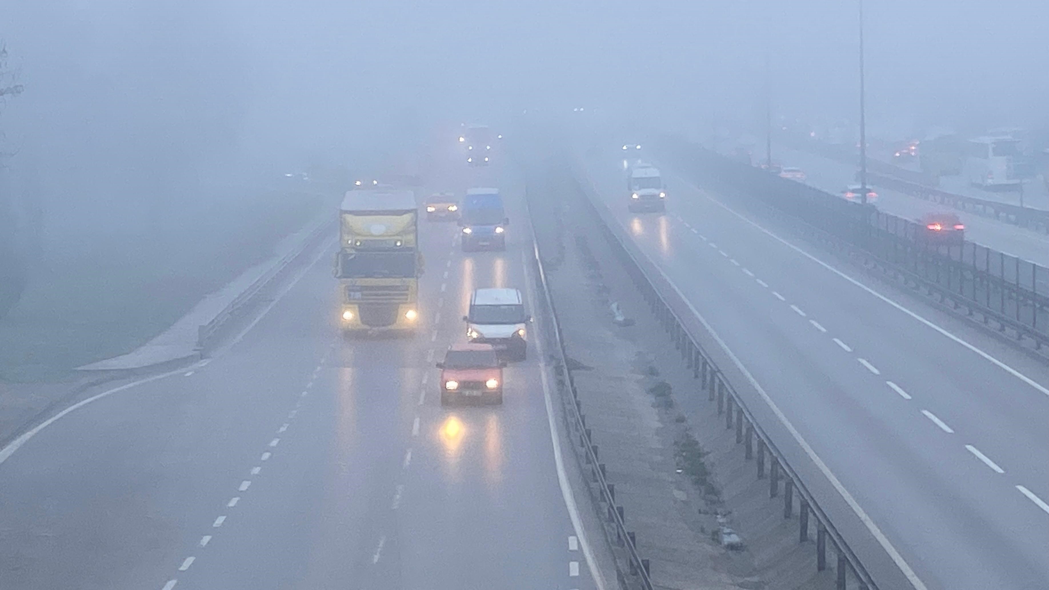 suruculer dikkat duzce ve kocaelide sis alarmi mesafe 40 metreye dustu 1 lbIaW7nr