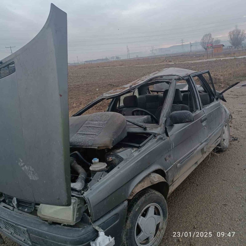 takla atan otomobilde 5 kisi yaralandi 0 MlZniEiP
