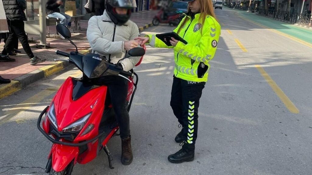 tehlikeye davetiye cikaranlari emniyet affetmedi NjsMNSMj