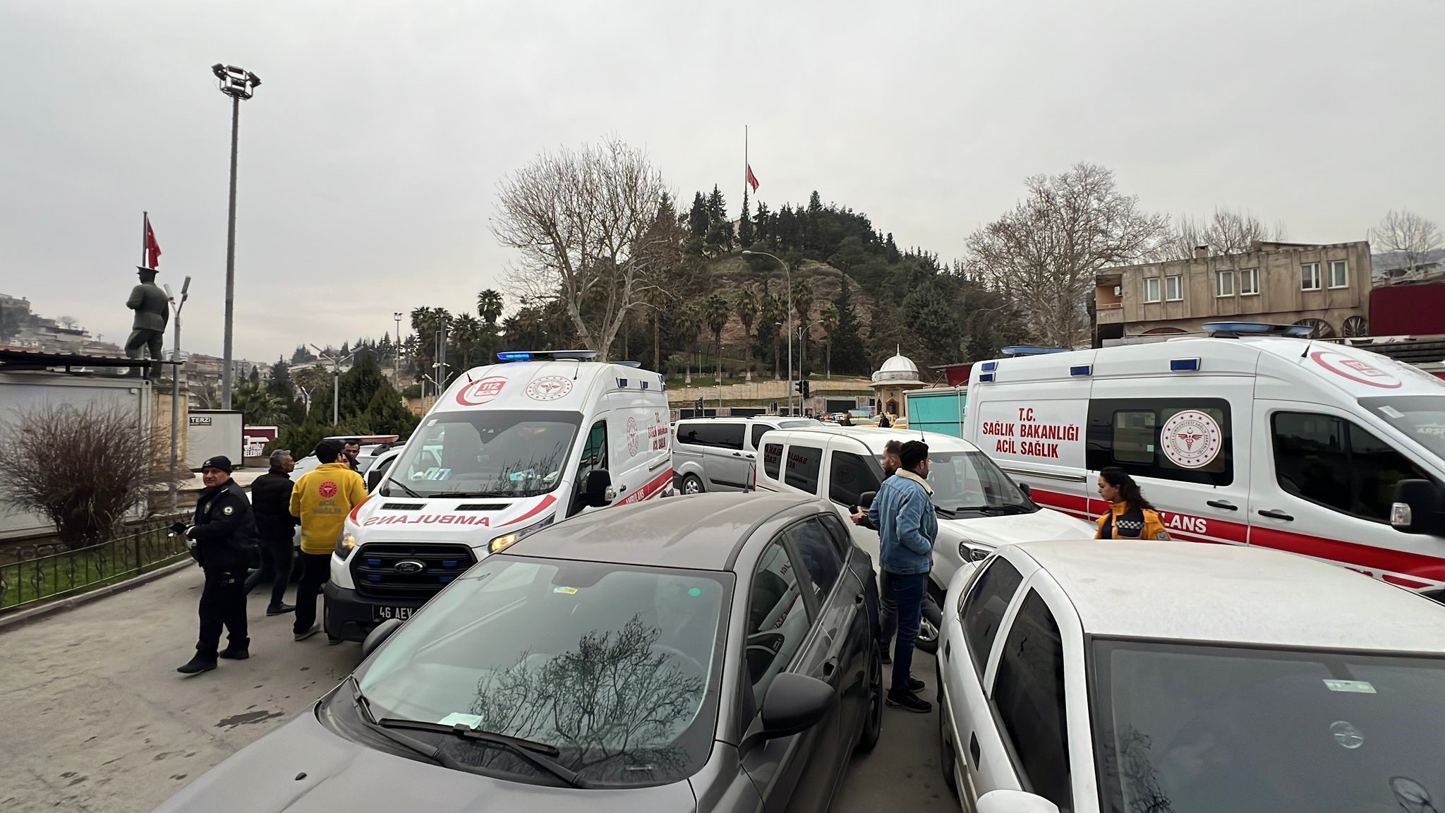 telefon kilifini begenmedi kursun yagdirdi 3 AwZQTGc5