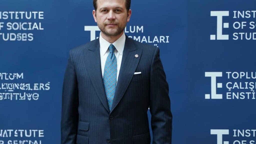 toplum calismalari enstitusu yonetim kurulu baskani ozel davosun ardindan konustu turkiye yapay zeka yarisinin gt4lmkTf
