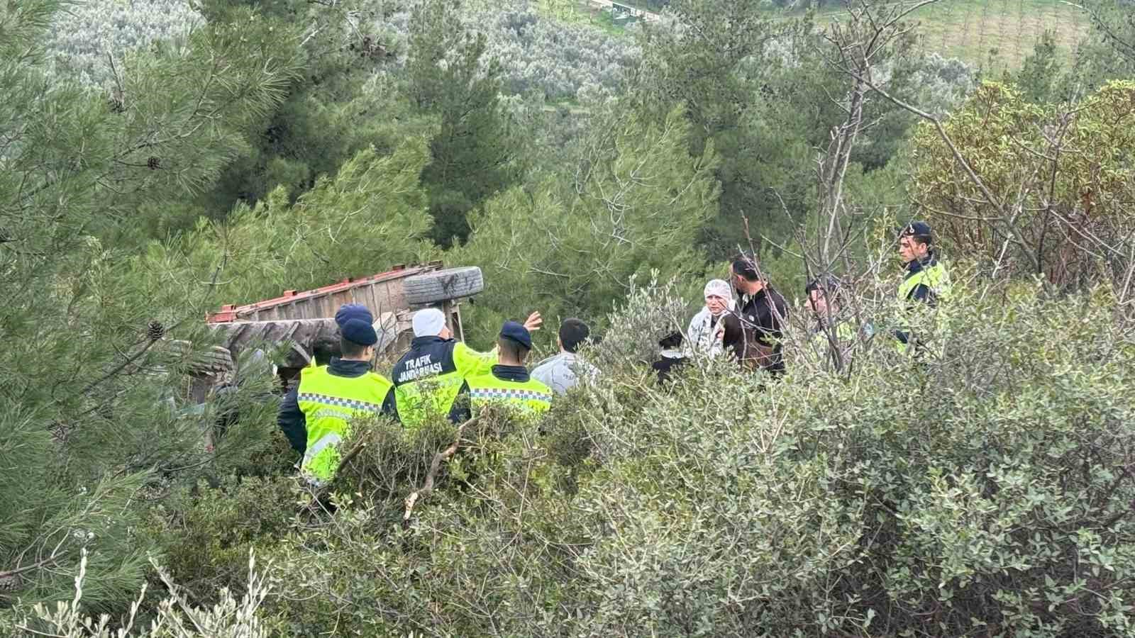 traktor sarampole devrildi olu ve yarali var 0 O8WLRdnh