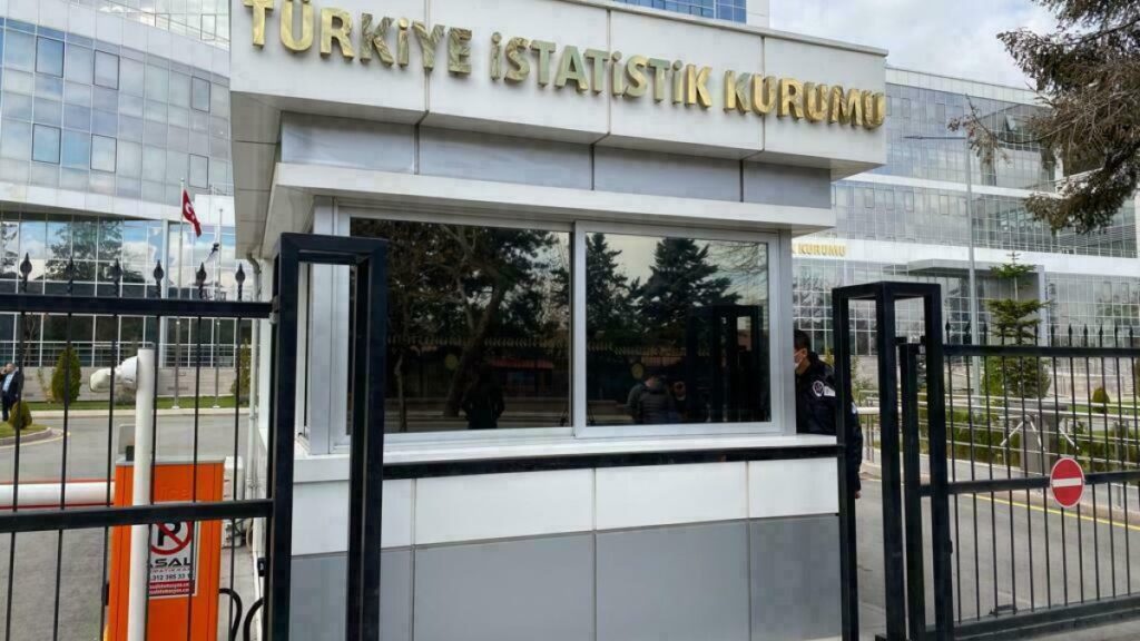 tuik insaat hizmet perakende ve ticaret sektorlerinde guven endeksi verilerini acikladi ktTiTrCy