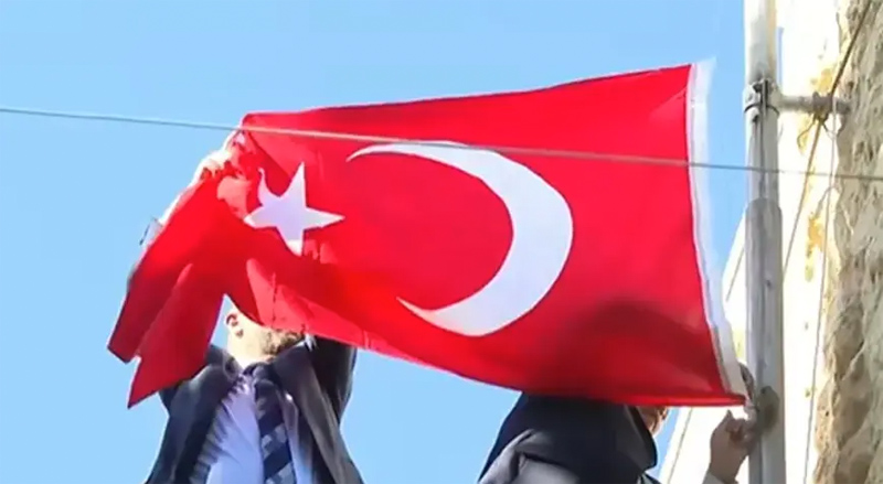turk bayragi gondere cekildi 13 yil sonra yeniden faaliyette 0 QLCGGRQg