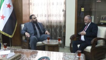 turkiyenin sam buyukelciligi maslahatguzari koroglu suriye ekonomi bakani abdulhanan ile bir araya geldi 9hprIAFe