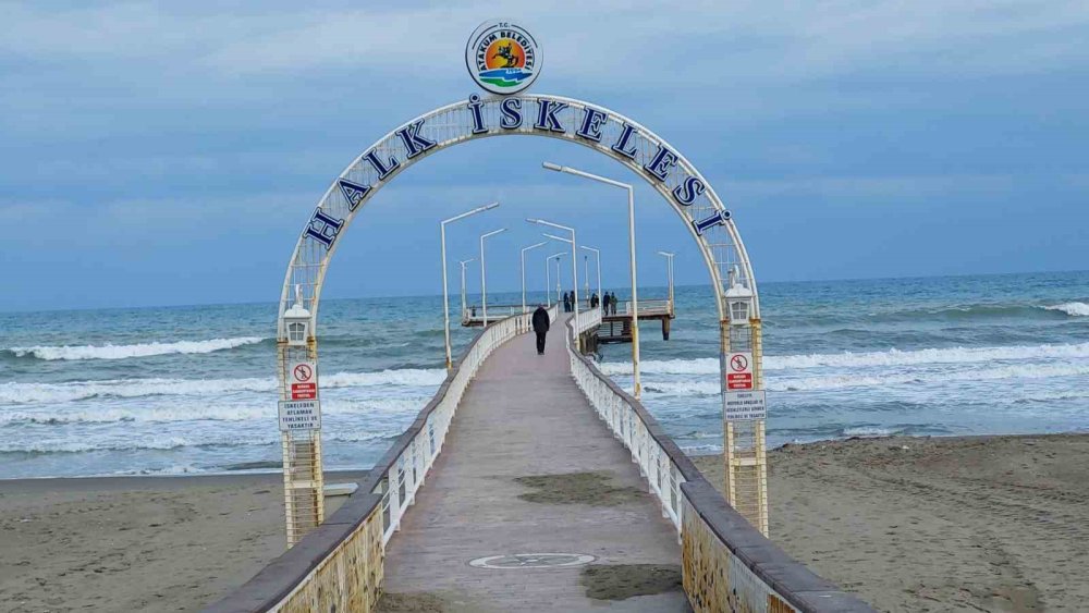 uniformasini cikarip buz gibi suya atladi kahraman polis kadini olumun pencesinden kurtardi 2 9ZX9gcjT