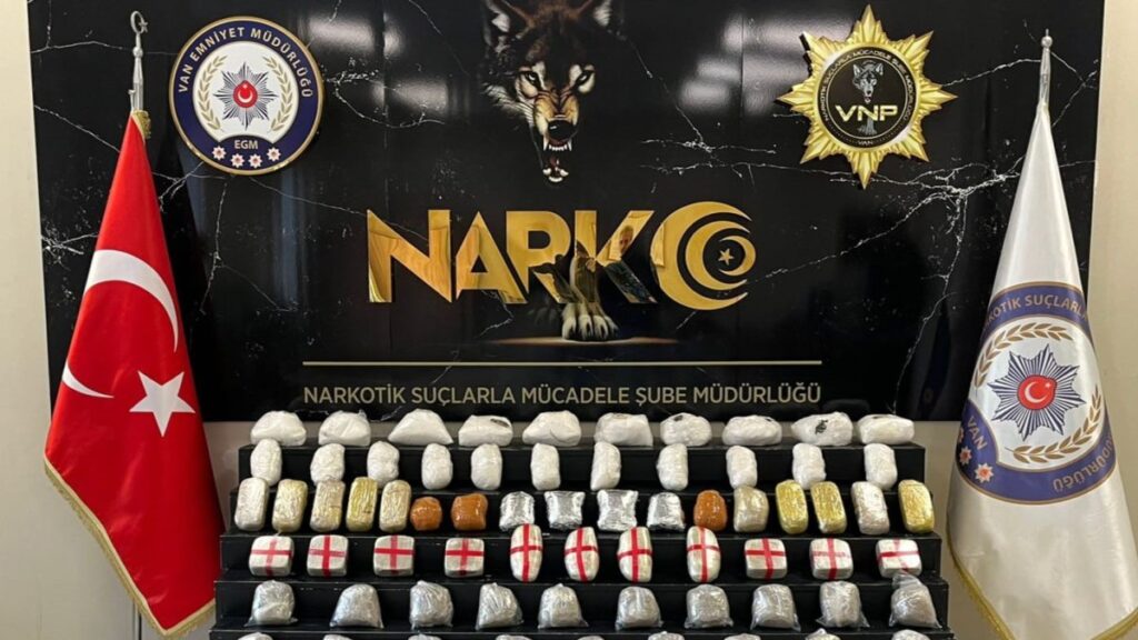 vanda 41 kilo 700 gram uyusturucu ele gecirildi JSLUmdYp