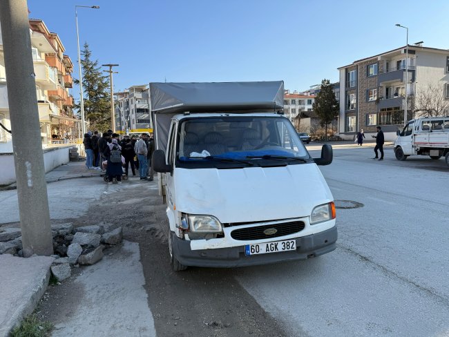 yayaya carpan arac kazasi guvenlik kamerasinda goruntulendi 1 vtlhdHri