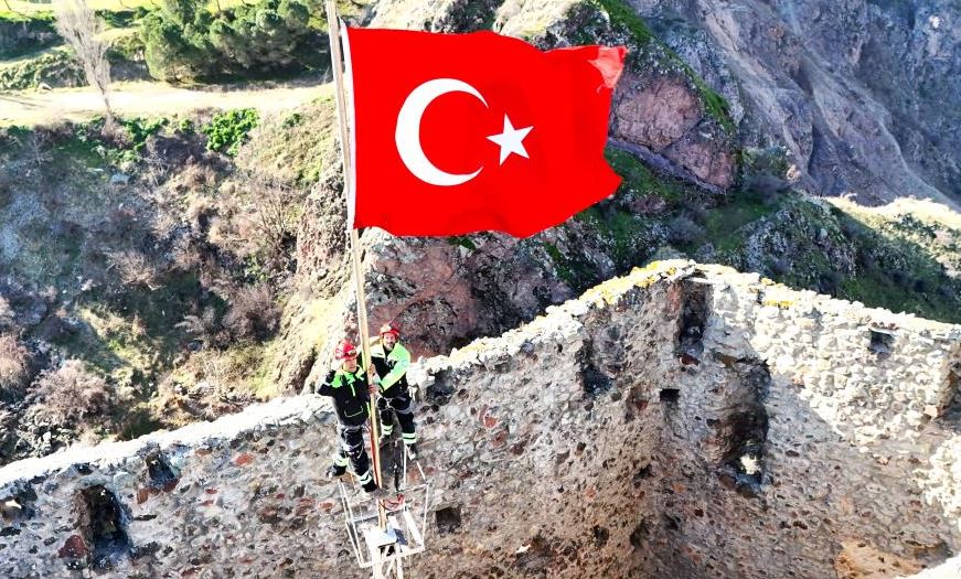 1 yildir turk bayragi asilamiyordu bugun asildi 2 Cer3D6Mu