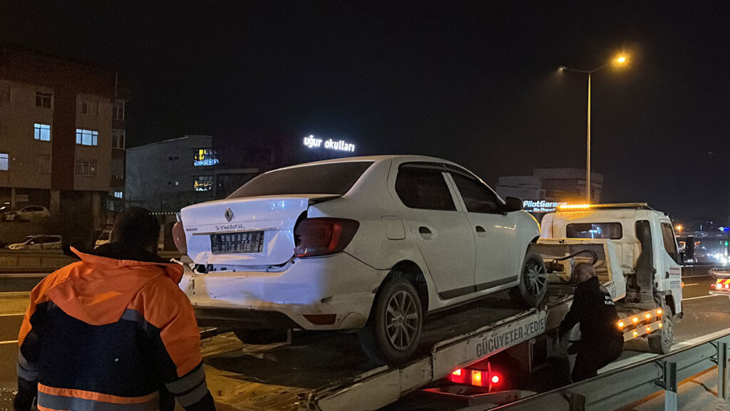 2 otomobilin karistigi kazada 2 kisi yaralandi 6hABPitX