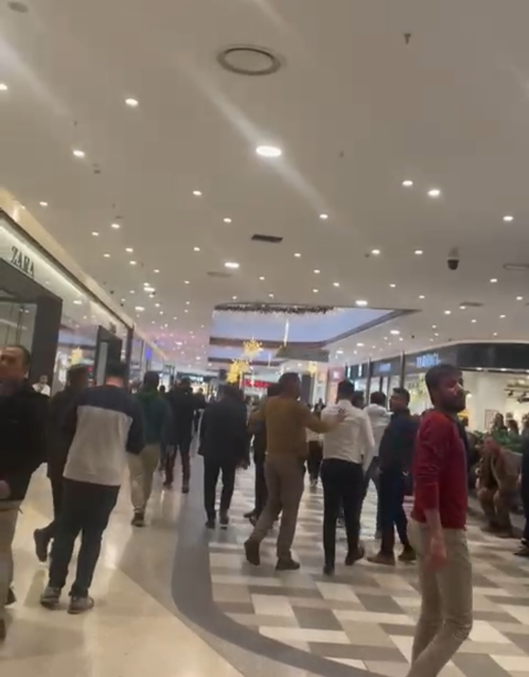 3 gun havalandirmada nasil yasadigi ortaya cikti avmdeki kuyumcuyu soymustu 2 JICypC52