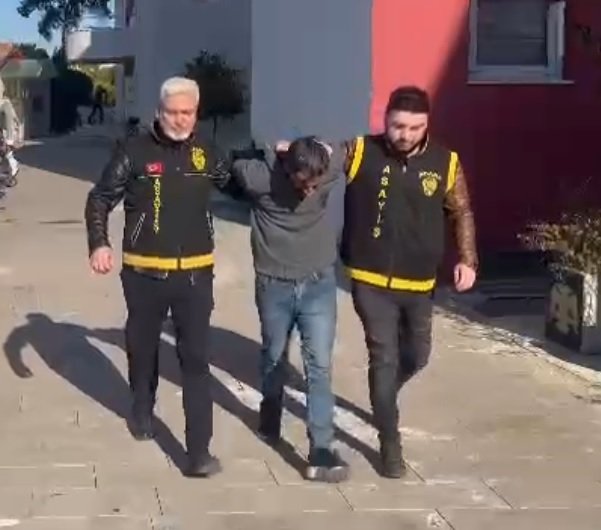 33 yil hapis cezasiyla araniyordu son yaptigi hirsizliktan sonra yakalandi 0
