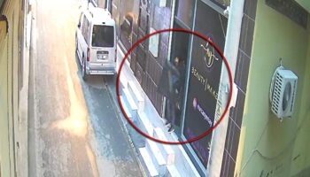 33 yil hapis cezasiyla araniyordu son yaptigi hirsizliktan sonra yakalandi Wp3tUS3f