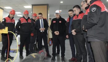 6 subat depreminde vefat edenler esenyurtta anildi JX1PLNJp