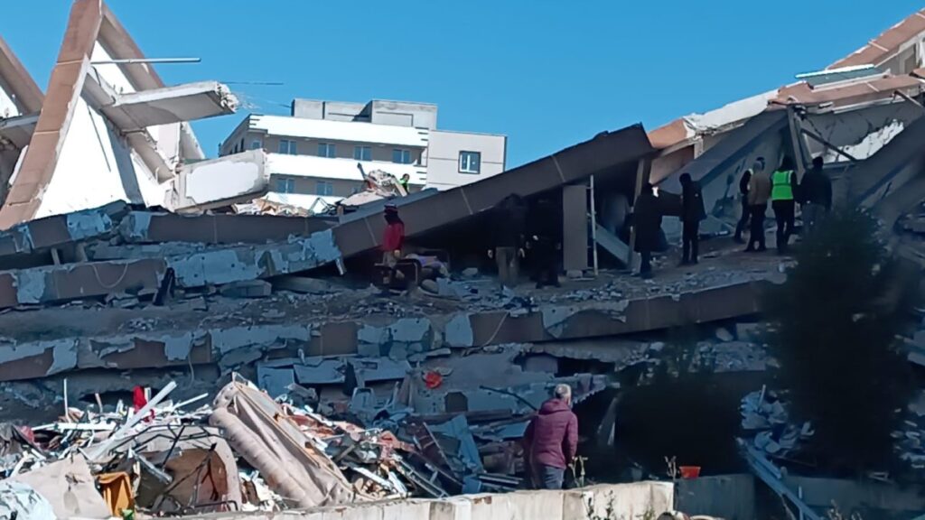 69 kisinin oldugu sitede karar verildi 7VxySgqR