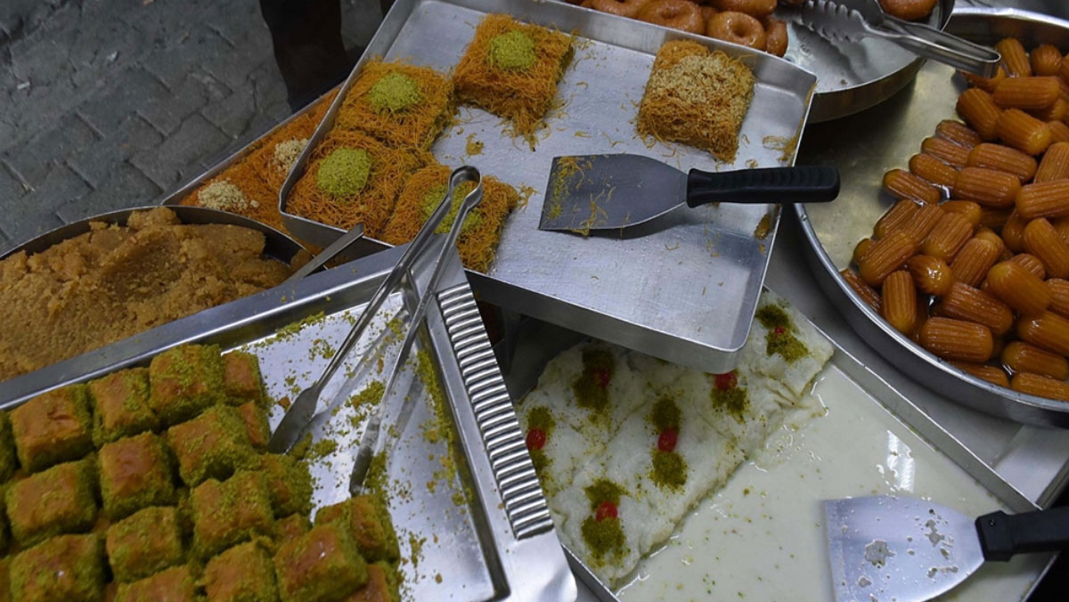8 metrekarelik dukkanda dede meslegini 49 yildir surduruyor 3 D7TZDNOM