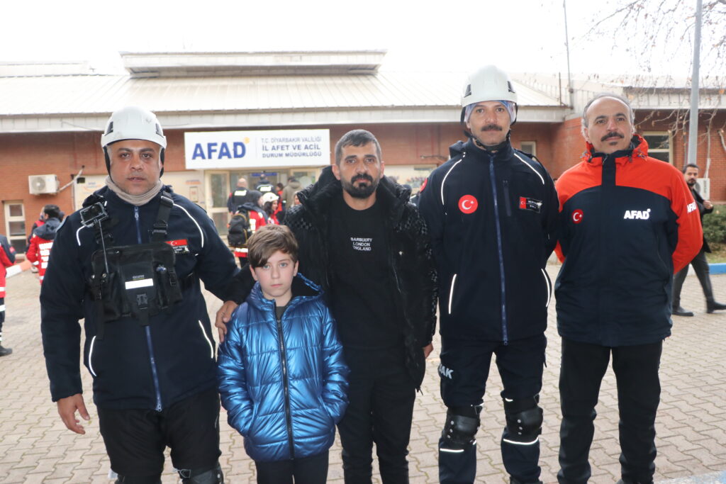81inci saatte enkazdan cikarilmisti karanlikti cok bir sey gormuyordum 8mcx6NIw