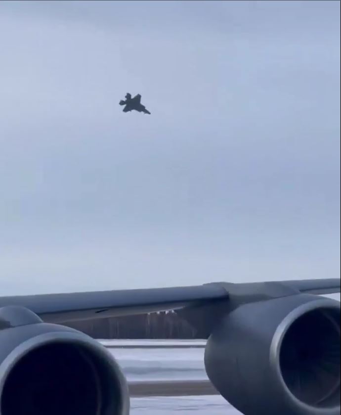 abdde f 35 savas ucagi ucurtma gibi cakildi alev topuna dondu pilot firlatma koltugunu devreye Hk79p8h1
