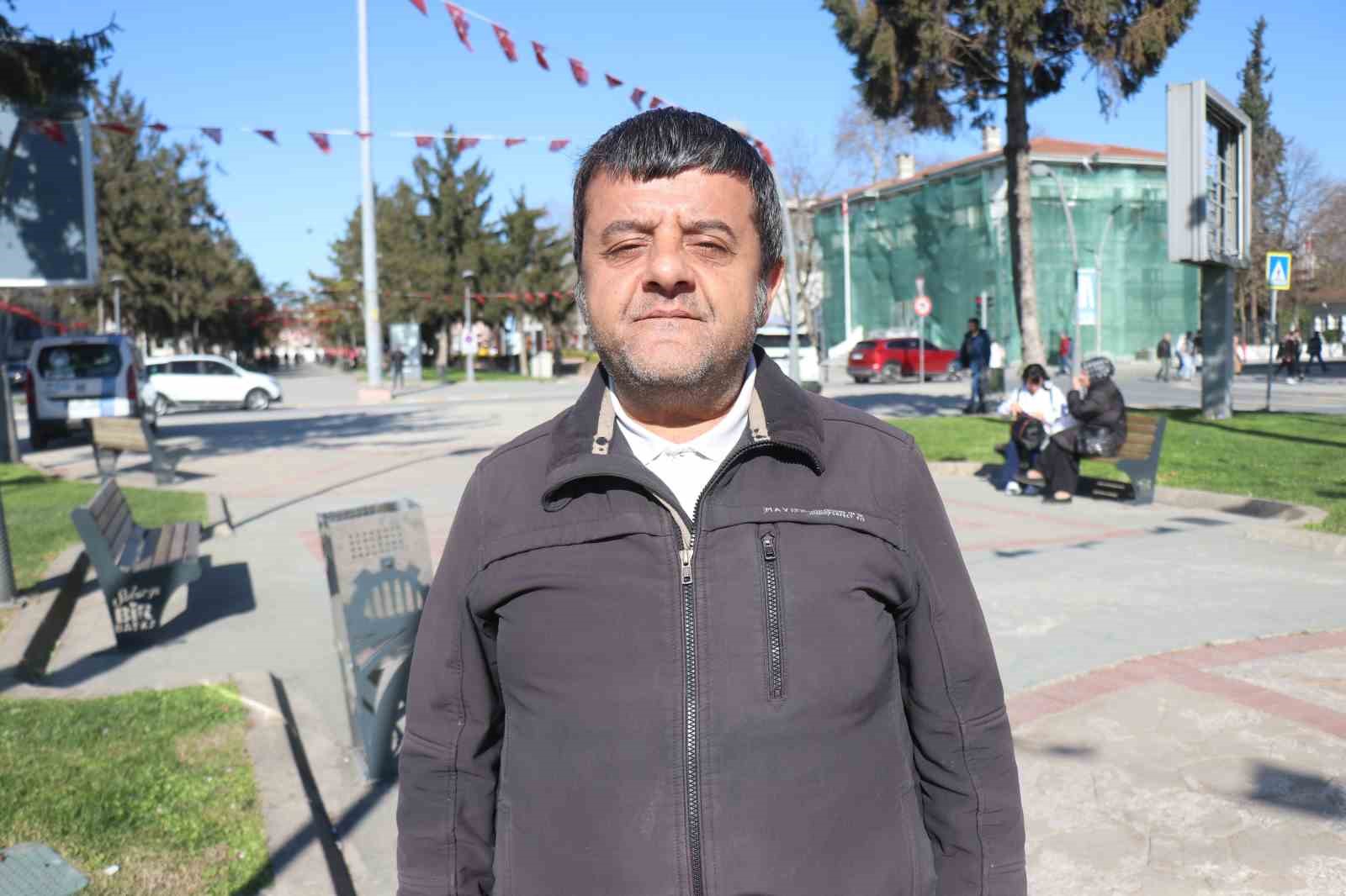 adeta yaz havasi gunesi goren sokaklara akin etti 0 cD5NnhQj