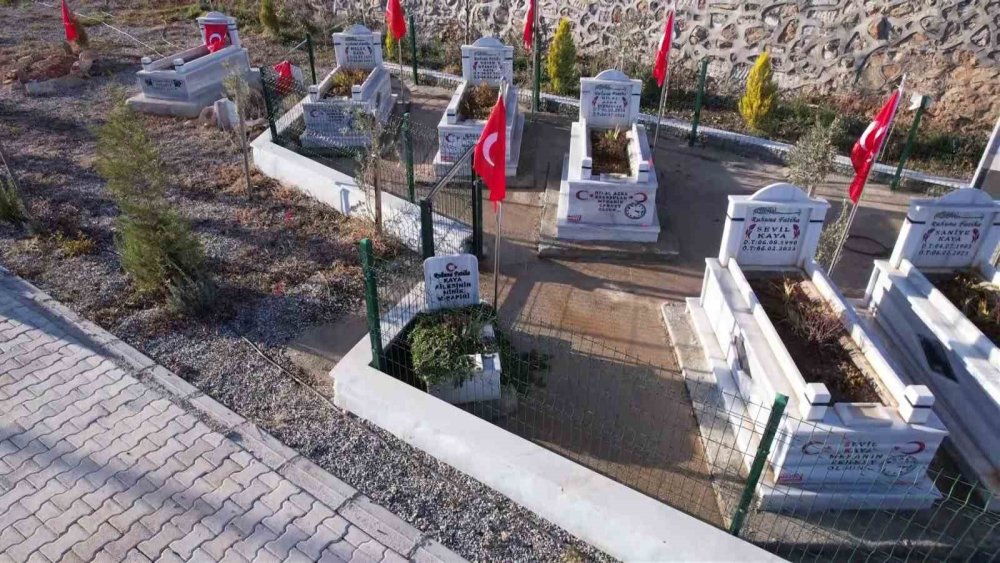 aile mezarliginin minik misafiri 3 HLYApwc9