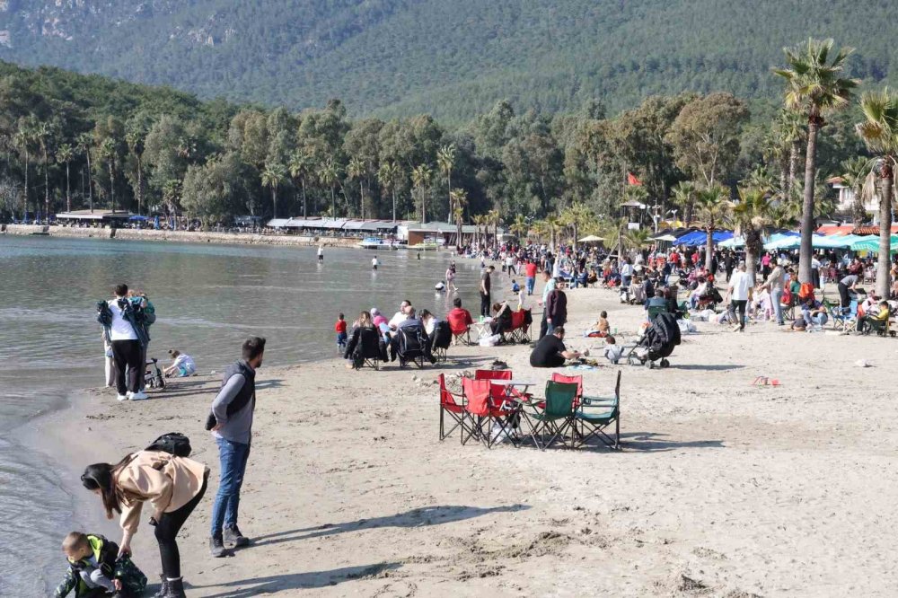 akyakada yazdan kalma gun yasandi sahiller doldu tasti 3 cJeNe1d5