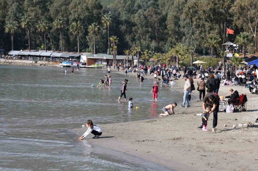akyakada yazdan kalma gun yasandi sahiller doldu tasti 4 FjEQlid8