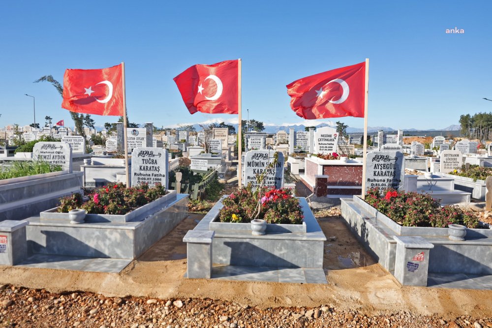 antalya buyuksehir belediyesi 6 subatta yitirilenleri mezarlari basinda andi 0 8tTmWp8k